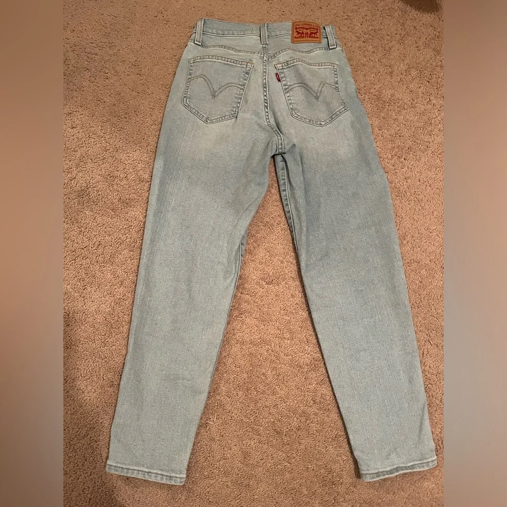 Levi’s high waisted mom jeans - Picture 3 of 4